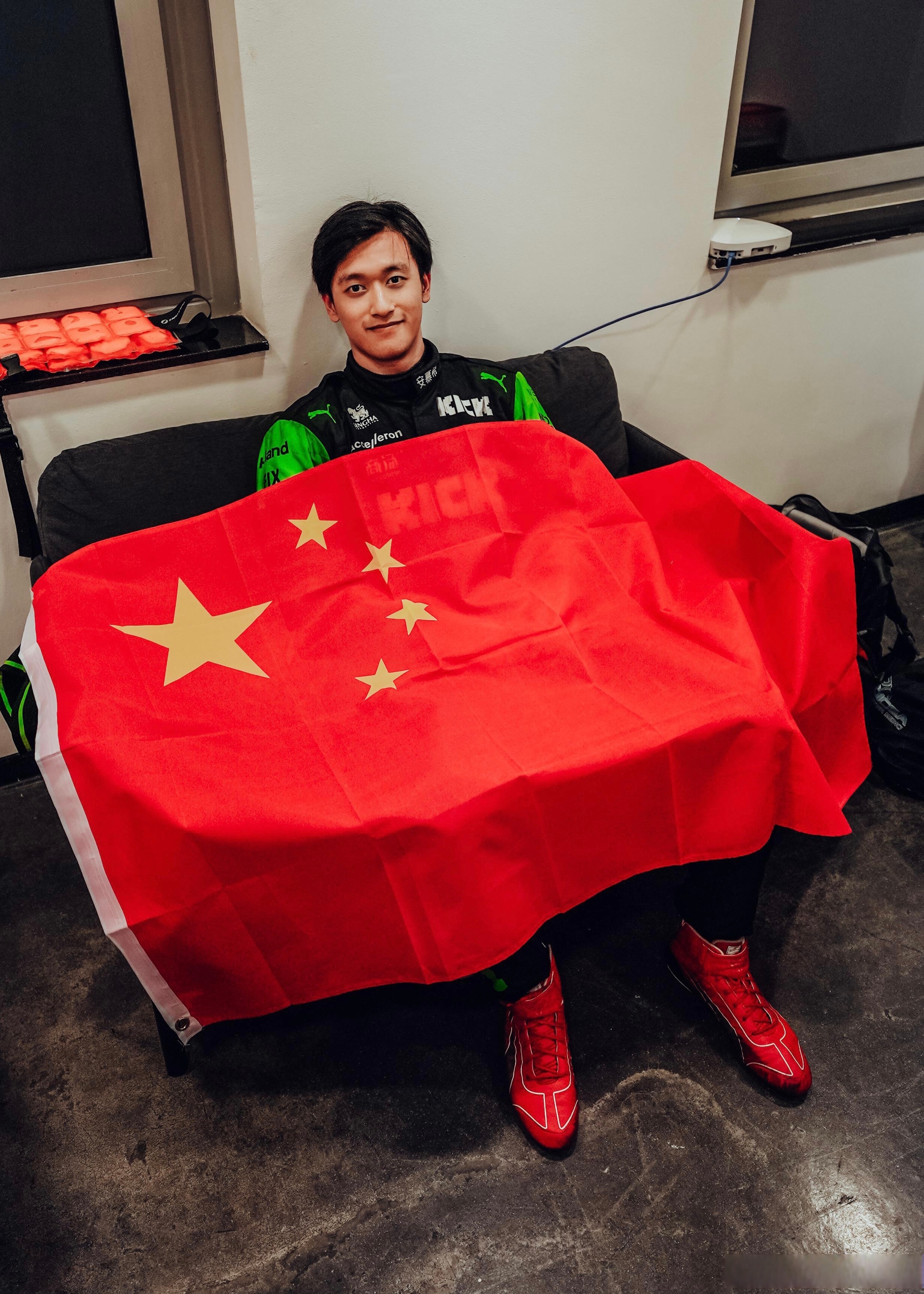 爱游戏入口-红牛车队完胜雷诺车队，周冠宇惊艳四座