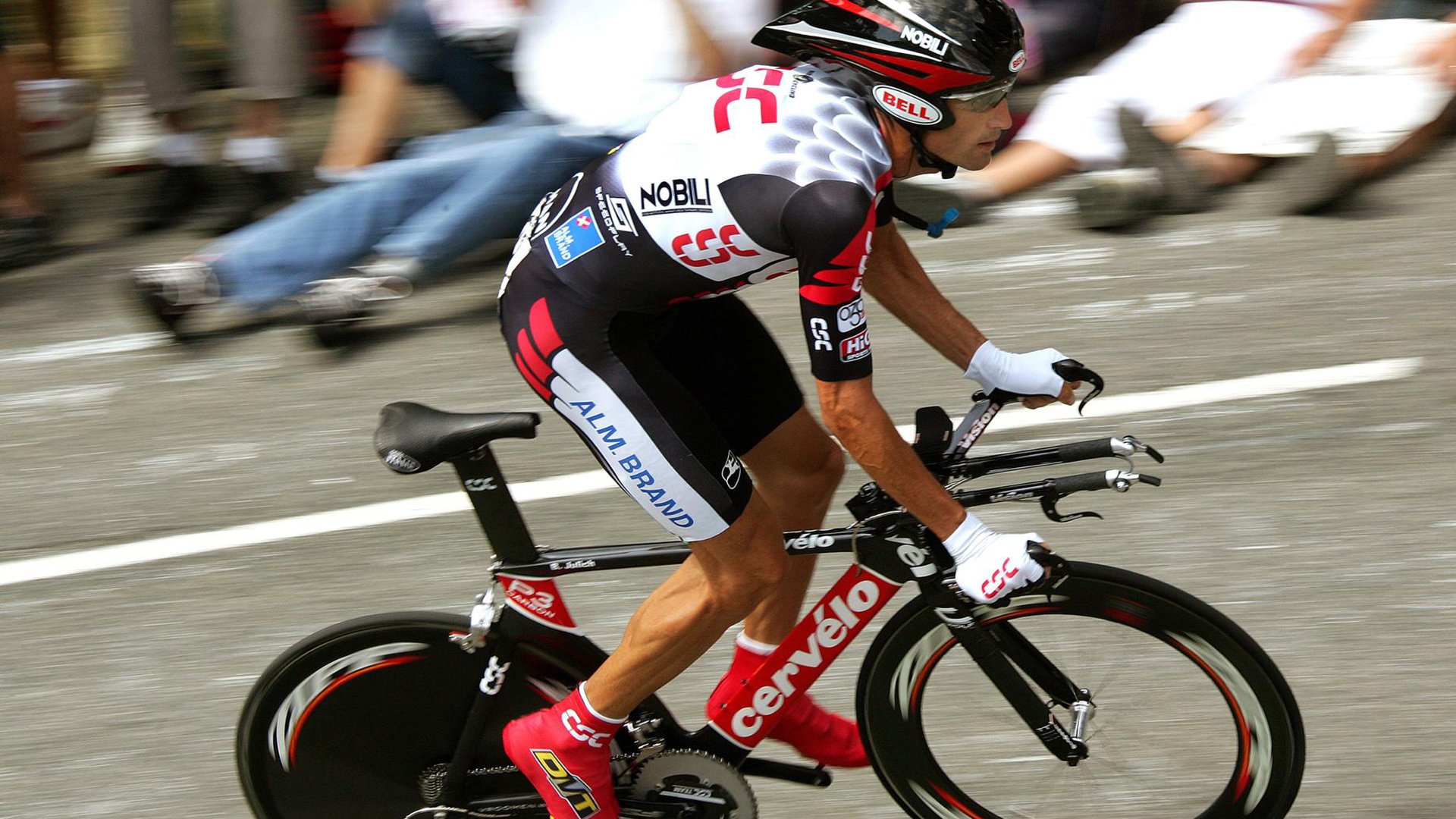 掘金拿下骑士，乔治在F1年度争冠接管比赛，跨界竞技场上的王者逻辑