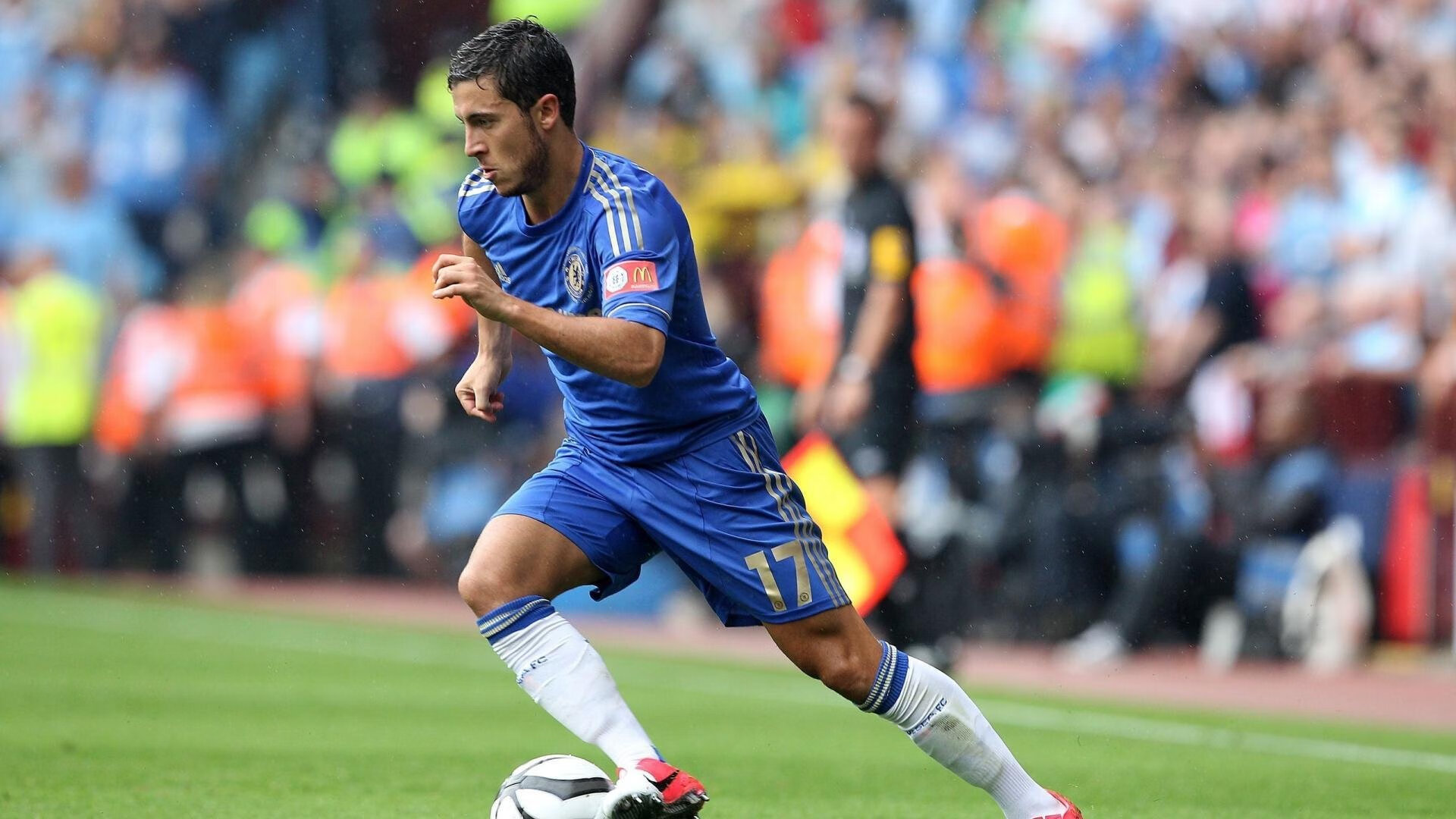 爱游戏体育-浓眉的怒吼与骑士的逆袭，当聚光灯照向被遗忘的角落